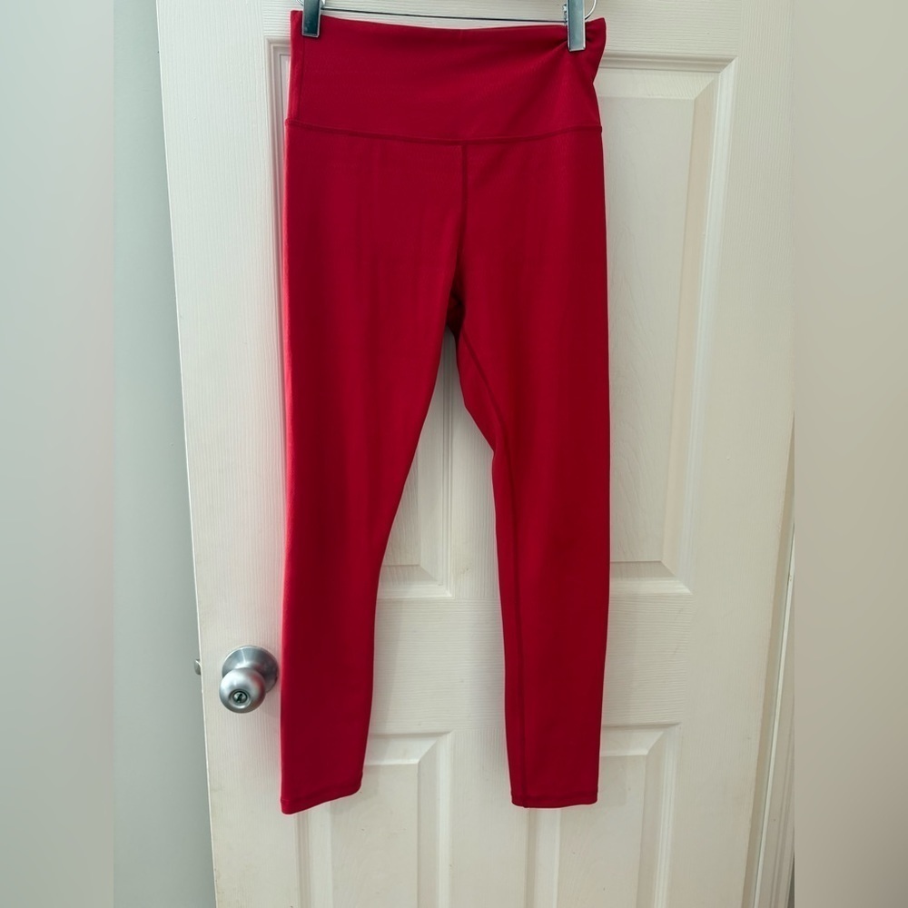 Zyia red textured print legging size 4 25” inseam